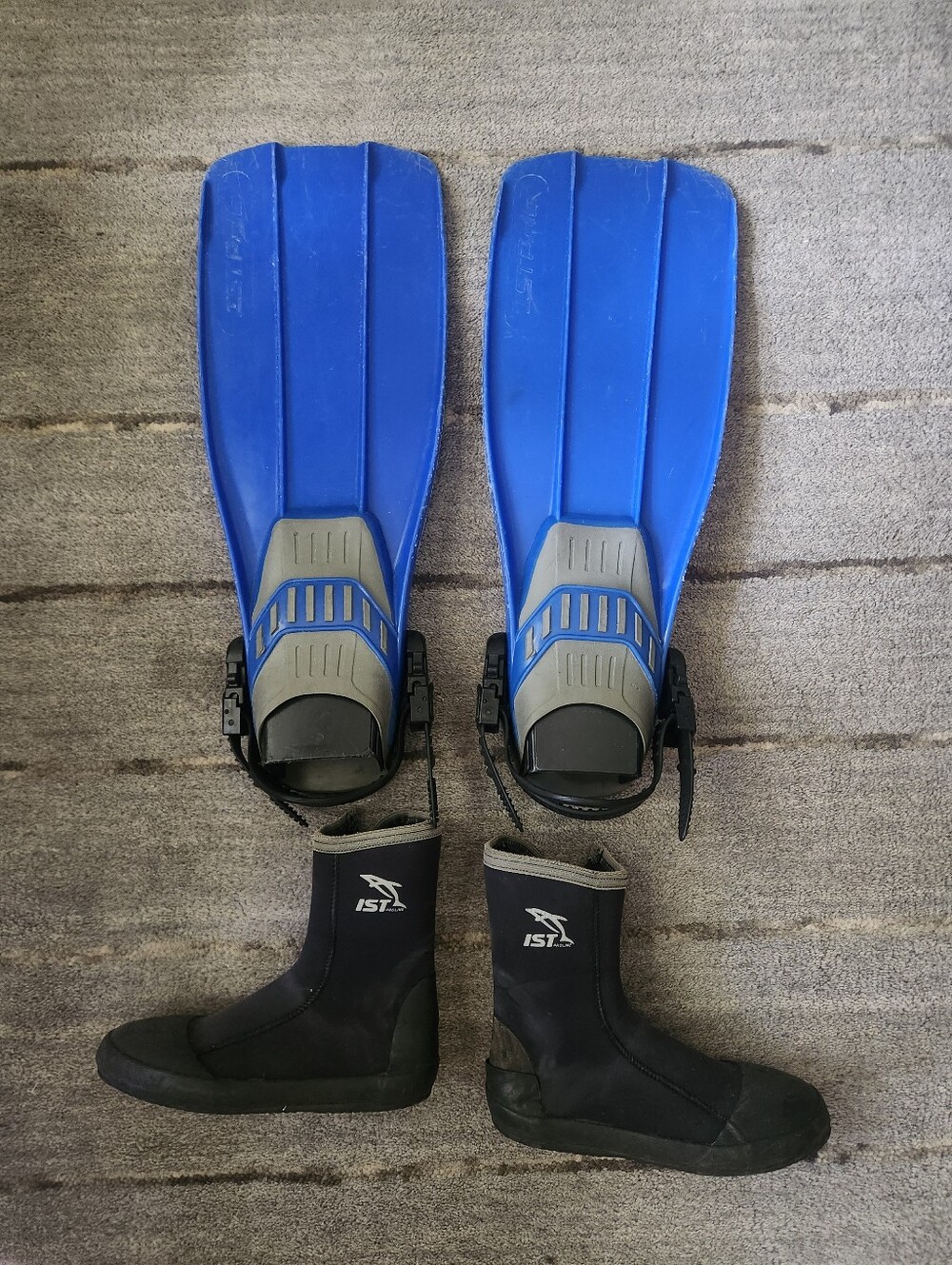 Women's Blue Swim Fins with Black Neoprene Boots